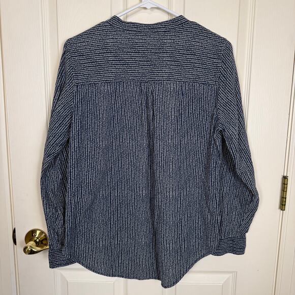 L.L. Bean Organic Cotton Gauzy Roll Tab Long Sleeve Shirt Navy Cream Print MED - Picture 3 of 5